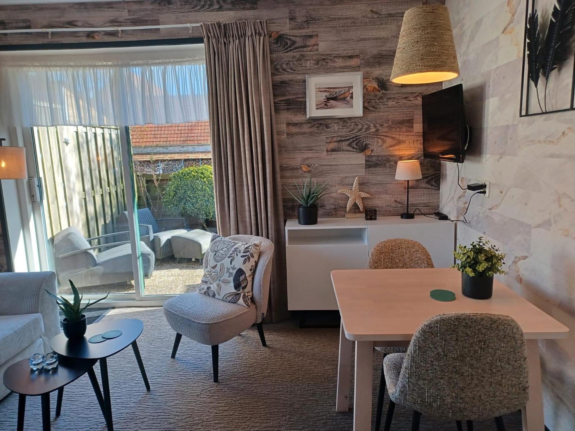 Hotel Dichtbijzee Oosterend  المظهر الخارجي الصورة
